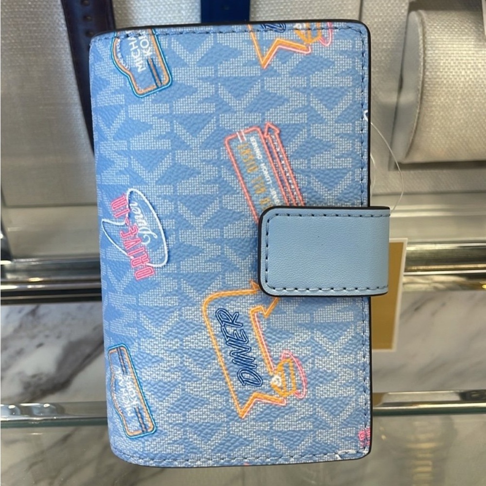Michael Kors Jet Set Travel Medium Printed Signature Logo Bi-Fold Wallet
LT SKY - Picture 14 of 16